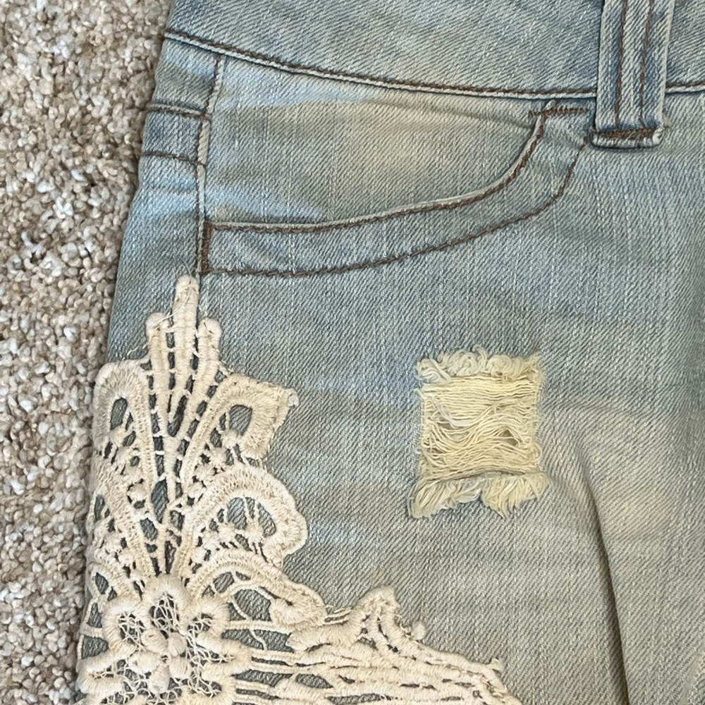 Mossimo Denim shorts w/lace sz 3 Faded Blue